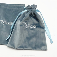 Sacs cadeaux en velours bleu avec logo brodé personnalisé, pochettes souples pour bijoux (montres, colliers), sacs anti-poussière pour albums, pour cadeaux de mariage et de fête