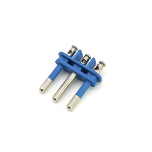 Presa Commerciale in Rame 16A con Spina a 3 Pin Standard EU Nera, Inserto a Vite - Product Image 1