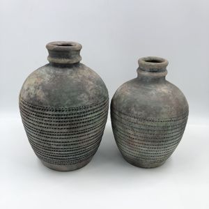 Vases en céramique élégants d'apparence rustique et patinée, idéaux pour les centres de table Vases en grès à patine gris verdâtre - Product Image 3