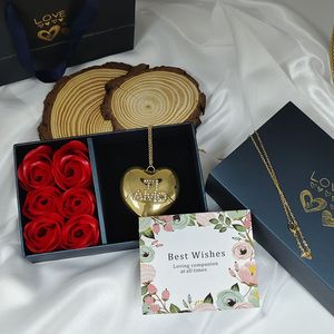 MARONEW Gioielli alla Moda Collana Personalizzata con Cuore e Scritta 'AMORE VITAMIA <span class=keywords><strong>TI</strong></span> <span class=keywords><strong>AMO</strong></span>' con Scatola, Placcata in Oro 18K, Catena in Acciaio Inossidabile per Donne - Product Image 2