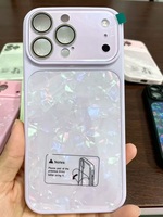 La nueva funda para teléfono con diseño de concha y lente con patrón, incluye una película protectora para la lente y es resistente a caídas.