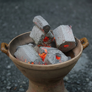 Máquina de Briquetas de Carbón de Aserrín de Madera, Combustible para Barbacoa de Madera Dura, 7000-8000 Kcal/Kg, Forma de Trozo, Carbono Fijo 75-85%, Para Exteriores - Product Image 1
