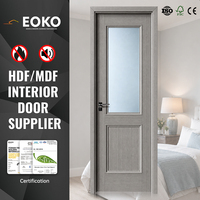 Portes en bois à panneaux de verre EOKO, résistantes à l'humidité, cloisons de salle de bain, portes en bois massif pour projets de construction hôtelière