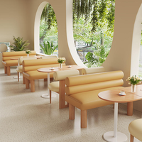 Sièges en cuir pour café commercial avec base en bois massif et chaise de restaurant, ensemble de mobilier de café pour café, bistrot