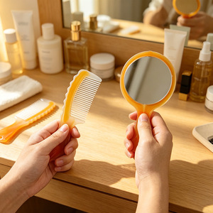 Portable <b>mirror</b> comb set, mini comb, portable <b>plastic</b> hair comb, high-definition <b>mirror</b> finish, student <b>mirror</b> comb set. - Product Image 1