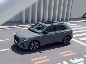 Audi <span class=keywords><strong>Q3</strong></span> 2026 Quattro Edizione da Collezione 45° Anniversario Modello 35TFSI <span class=keywords><strong>SUV</strong></span> 5 Porte 5 Posti per Gite in Famiglia e Viaggi - Product Image 6
