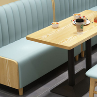 Ensemble table et chaises en bois XZY, banquette en cuir bleu clair, mobilier commercial minimaliste pour café et salon de thé