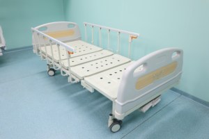 Медицинская кровать LK-B2 с 2 регулируемыми секциями, с медицинским матрасом, для интенсивной терапии и ухода за пациентами - Product Image 6