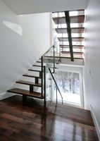 Prix usine bricolage escalier Mono faisceau marches en bois massif escaliers droits avec garde-corps d'escalier en verre U forme I forme L