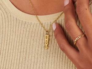 Collar con Colgante de Letra Griega Kappa Delta KD, Minimalista, de Acero Inoxidable, Impermeable, para Hermandad - Product Image 4