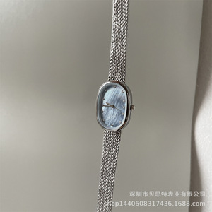 Women's exquisite quartz <b>watch</b> featuring a blue mother-of-pearl dial—a sophisticated, niche, and elegant timepiece. - Product Image 3