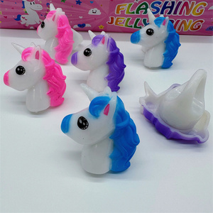 Anillo de juguete de unicornio con luces, diseño de cabeza de animal, luz de dedo para fiesta, anillo LED con forma de animal, regalo de alta calidad - Product Image 4