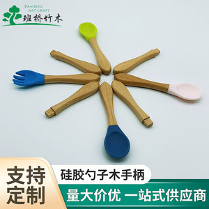 Cucharas de silicona para bebés con mangos de madera, mangos de madera maciza, cucharas suaves, cucharas para comida de bebé con madera de haya, directamente de fábrica. - Product Image 5