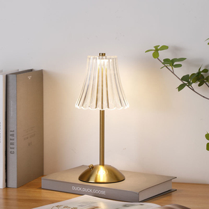 Lámpara de Mesa Decorativa Moderna con Pantalla de Cristal, Base de Latón, Interruptor de Botón, LED Blanco Cálido CRI 90 AC E26 - Product Image 4