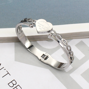 Bracelet manchette en acier inoxydable plaqué or 18 carats PVD, motif cœur gravé « Forever Love » pour femme |   Hypoallergénique et imperméable - Product Image 6