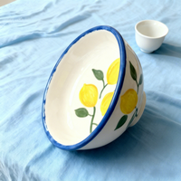Bol de citron personnalisé de différentes tailles avec motifs de décalcomanies de citronnier bleu foncé et jaune à l'intérieur autour du bol pour salade de soupe de riz
