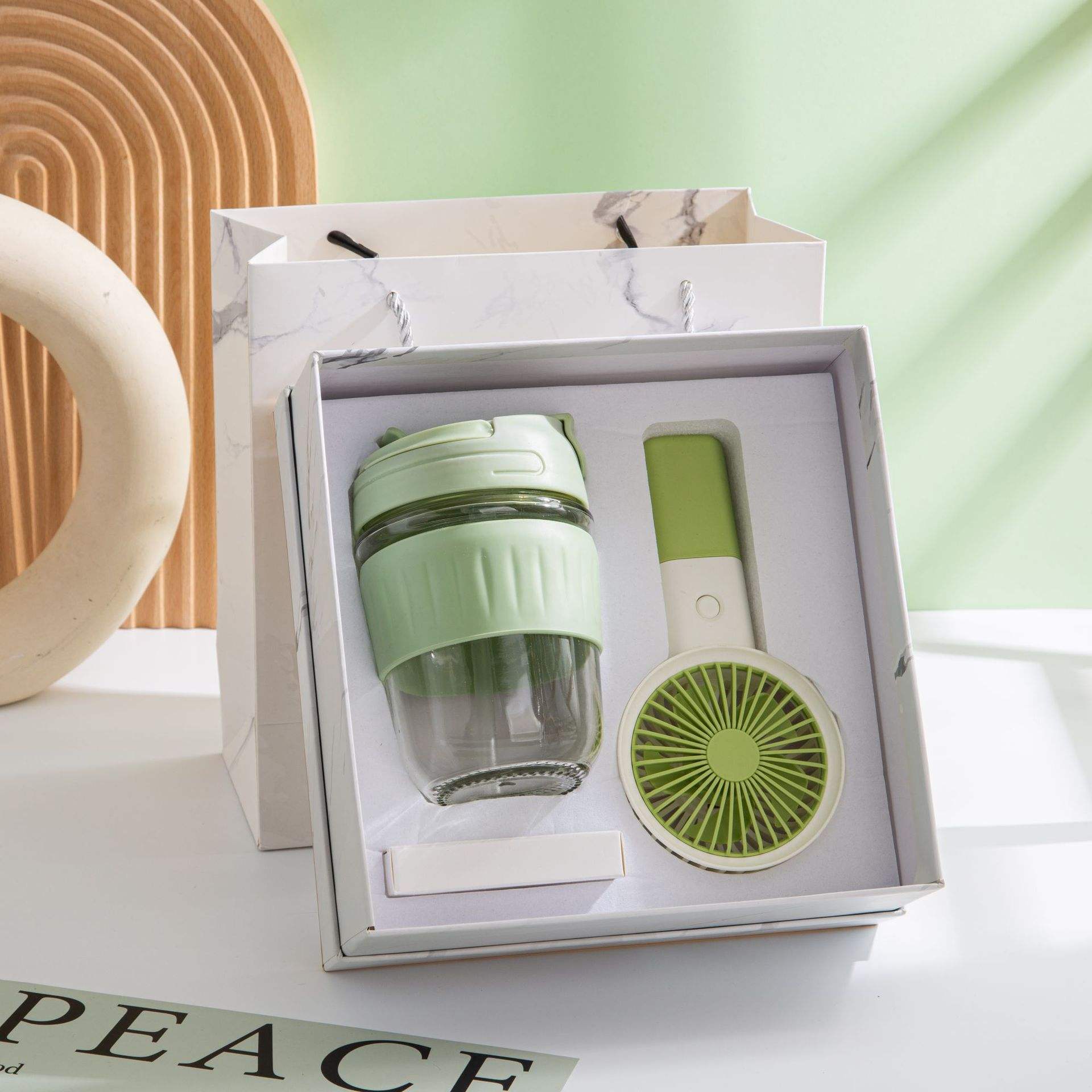 สีเขียว