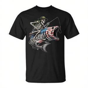 Camiseta de pescador con diseño de calavera de pez y bandera americana - Product Image 2