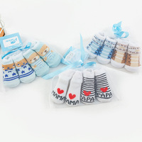 Chaussettes personnalisées mignonnes pour bébés filles garçons Chaussettes douces pour nouveau-nés et tout-petits Chaussettes 3d à rayures et lettres antidérapantes pour bébés