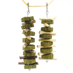 Cadenas para masticar para mascotas pequeñas, pastelitos de hierba y ramas de manzana, juguetes para masticar, uso en interiores, cuentas para la dentición, juguete para mascotas con sabor a manzana - Product Image 1