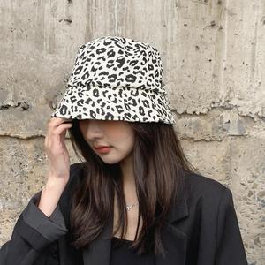 Hf Unisex Mùa Hè Xô <span class=keywords><strong>Hat</strong></span> Đen Trắng Leopard Và Ngựa Vằn In Mặt Trời Graffiti Làm Của Lông Lụa Và Sang Trọng Cho Nam Giới Và Phụ Nữ - Product Image 4