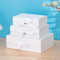 Emballage de boîte-cadeau A4 à fermeture magnétique profonde avec ruban en gros grandes boîtes de papier cadeau en carton noir rose blanc de luxe