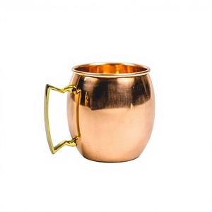 Vente en gros de tasses à Moscow Mule en cuivre uni avec poignée en laiton, fabriquées à la main, en métal pur, pour la bière, les bars et les pubs - Product Image 1
