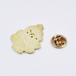 Pins en émail doux à thème de Noël, badges en métal mignons de rennes et de bonhommes de neige de dessin animé - Product Image 3
