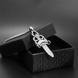 2025 venta al por mayor Gran colgante hombres Bar joyería HipHop cadena espada collar de acero inoxidable - Product Image 2