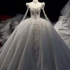 Hz019 Impresionante Vestido de Novia Blanco Plateado con Escote Corazón, Cristales, Capa, Mangas con Flecos y Cola Brillante Jancember - Product Image 3
