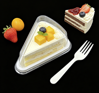Boîte triangulaire jetable en PET transparent pour sandwichs et gâteaux, idéale pour l'emballage alimentaire, accepte les tailles personnalisées et le pain.