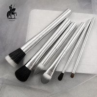 Pinceau de Maquillage Professionnel pour Fond de Teint, Fard à Joues, Illuminateur, Estompeur et Dégradé des Yeux, avec Manche en Métal Argenté et Poils Synthétiques – Vente en Gros