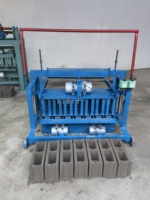Le type d'élargissement KM2-45 la petite machine mobile de bloc de béton produit les briques creuses de 400-150-200mm LWH 7 blocs à la fois