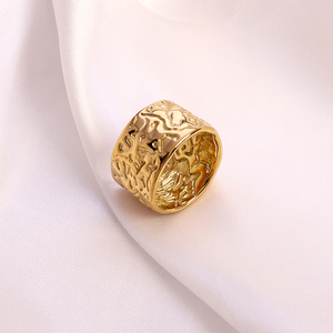 Anillo Grueso <span class=keywords><strong>Punk</strong></span> al por Mayor, Anillo <span class=keywords><strong>de</strong></span> Acero Inoxidable para Hombre y Mujer, Joyería <span class=keywords><strong>de</strong></span> Oro <span class=keywords><strong>de</strong></span> 18K, Anillo <span class=keywords><strong>de</strong></span> Sello Martillado <span class=keywords><strong>de</strong></span> Banda Ancha Resistente al Agua - Product Image 5