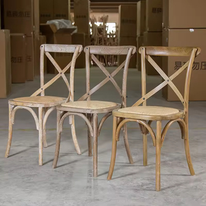 Sedia in Legno Rustica Vintage Impilabile con Schienale Incrociato per Eventi, Ristoranti, Bistrot e Hotel - Product Image 1