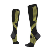 Chaussettes de compression sportives montantes antidérapantes, respirantes, à séchage rapide, absorbantes et confortables pour hommes en mélange de coton – Vente en gros