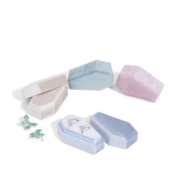 Luxury Velvet Halloween-Themed Portable Jewelry Organizer Gothic Ring Box Necklace Storage Case Premium Jewelry Packaging