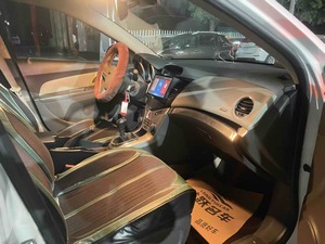 <span class=keywords><strong>Chevrolet</strong></span> <span class=keywords><strong>Cruze</strong></span> Classic 1.5L SE MT d'occasion de <span class=keywords><strong>2015</strong></span> - Berline manuelle <span class=keywords><strong>à</strong></span> faible consommation de carburant, idéale pour l'exportation internationale et la conduite urbaine - Product Image 3