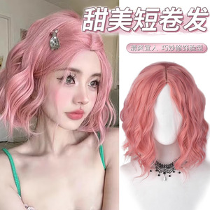 Peluca corta rizada de lana con rizos rosas y raya central, línea de cabello natural, encaje transparente, fibra Kanekalon, peluca completa para mujer - Product Image 2