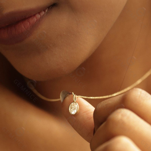 จี้เพชรโมอิสซาไนต์ทรงหยดน้ำ Gemnel Edge เงินแท้ 925 สร้อยคอทรงลูกแพร์ประดับเพชรเม็ดเดี่ยว ดีไซน์หรูหรา - Product Image 4