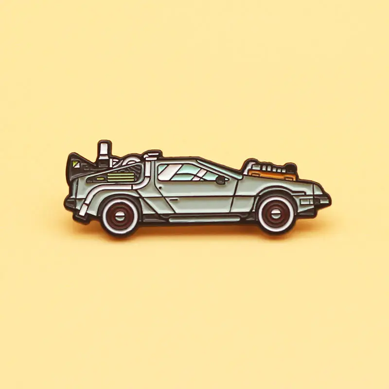 DeLorean – broche de voiture de sport en métal, badge de dessin animé retour vers le futur, épingle de col de chemise, accessoires