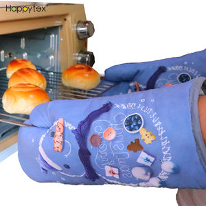 <span class=keywords><strong>2021</strong></span> Offre Spéciale prix usine haute qualité conception personnalisée résistant à la chaleur noël Sublimation four gant pour la maison - Product Image 1