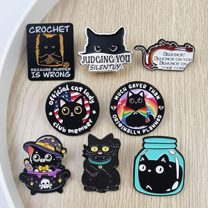 Broche Lettre Anglaise Série Chat Noir de Dessin Animé, Badge Décoratif Personnalisé Chat Mignon, Style Européen et Américain - Product Image 3