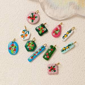 Huerto de la Provenza |   <span class=keywords><strong>Colgante</strong></span> de Acero Inoxidable con Baño de Oro PVD de 18K y Esmalte Pintado a Mano con Diseño de Fruta |   Impermeable y Resistente al Deslustre - Product Image 3