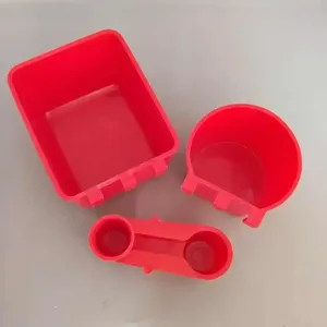 Abreuvoir en plastique pour pigeons avec design de sortie d'eau à ressort, bol à boire automatique pour pigeons de course et colombes reproductrices - Product Image 3