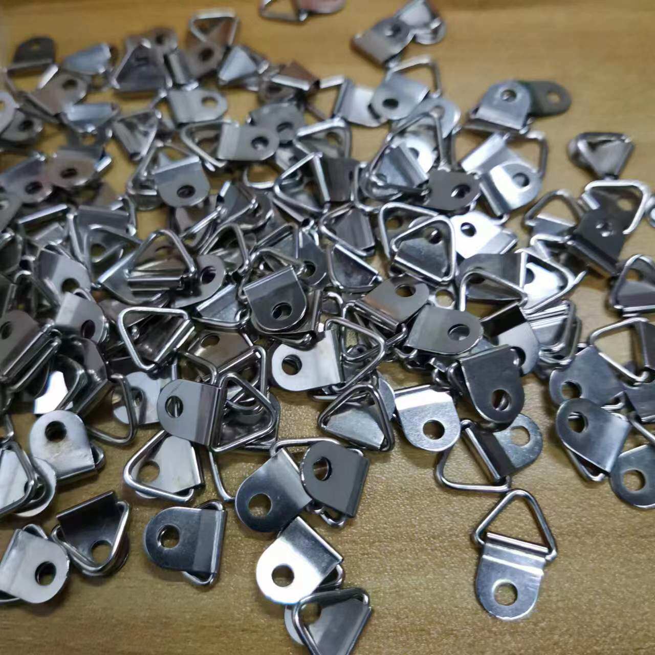 100 silver triangles [with screws]
