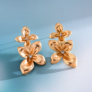 Pendientes Colgantes de Acero Inoxidable con Flores Entrelazadas para Mujer, Elegantes Pendientes para Damas, Accesorios Colgantes, Joyería Diaria de Moda - Product Image 6