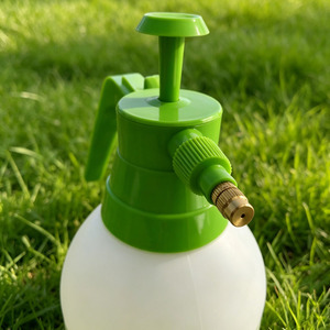 Pulvérisateur manuel à pression 2L en plastique PE durable pour désherbant, <span class=keywords><strong>engrais</strong></span> et pesticides – Idéal pour le jardin - Product Image 5