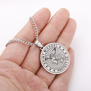 Nouveau pendentif rond en acier inoxydable Jingxiang Foreign Trades, collier de protection de la marque Seven S Michael - Product Image 4