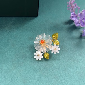 Broche de Flor de Cristal Blanco Natural, Pin de Solapa Vintage Chapado en Oro Cobre con Centro de Ágata Roja, Broche Decorativo para Traje - Product Image 3